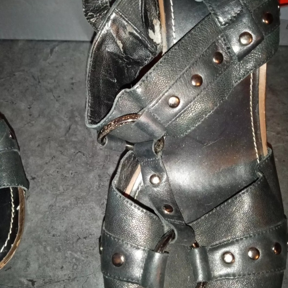 Jessica Simpson SZ 10 Black High Heels w/ Buckles and Wooden Base Pre-Owned - Picture 4 of 13
